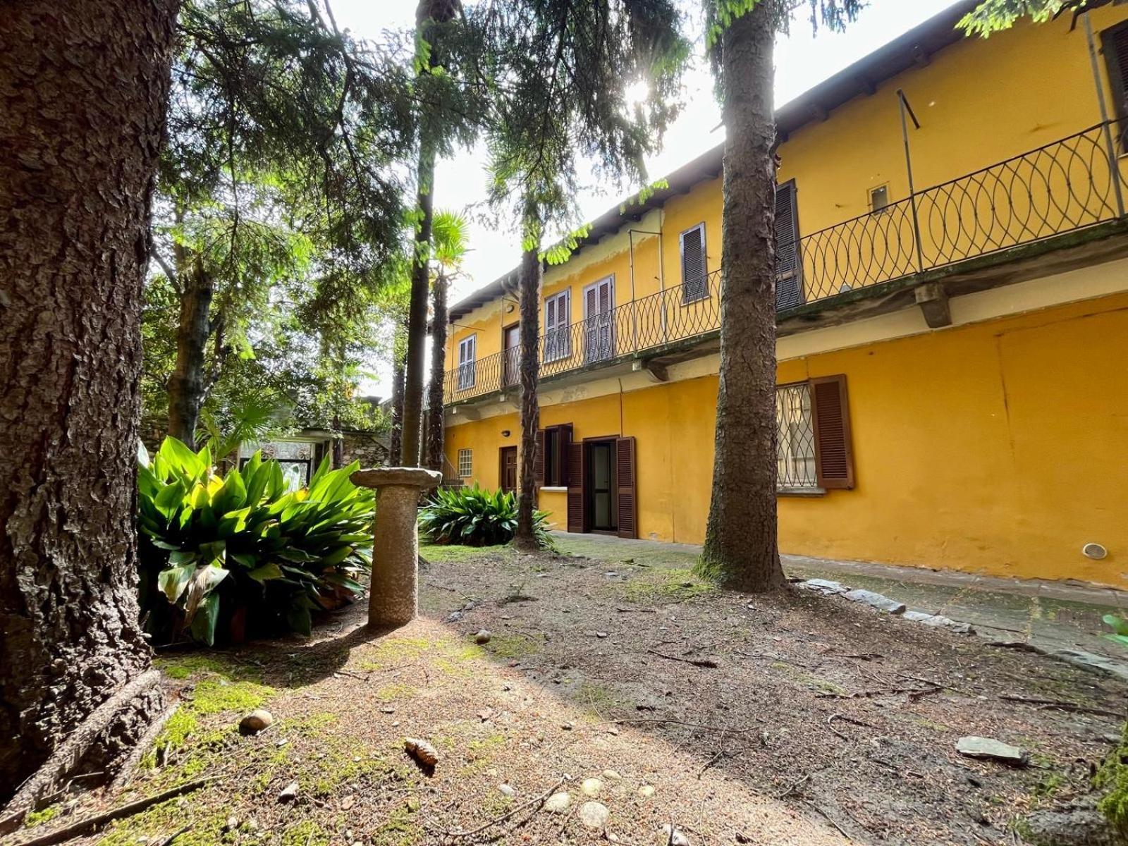 Appartamento Frida Angera Bagian luar foto